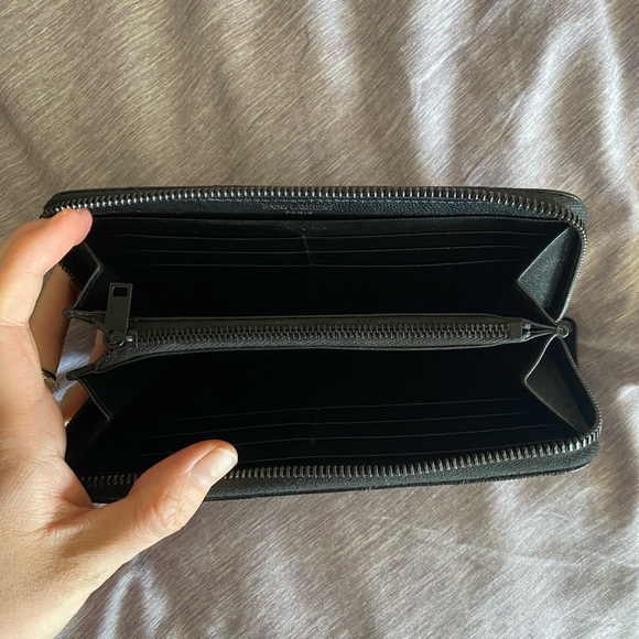 YSL SAINT LAURENT monogram zip around wallet. - Picture 3 of 9